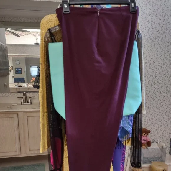 Petite plum pants, stretch size 4 - Picture 1 of 3